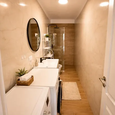 Group In The Heart Of Blloku Apartman Tirana